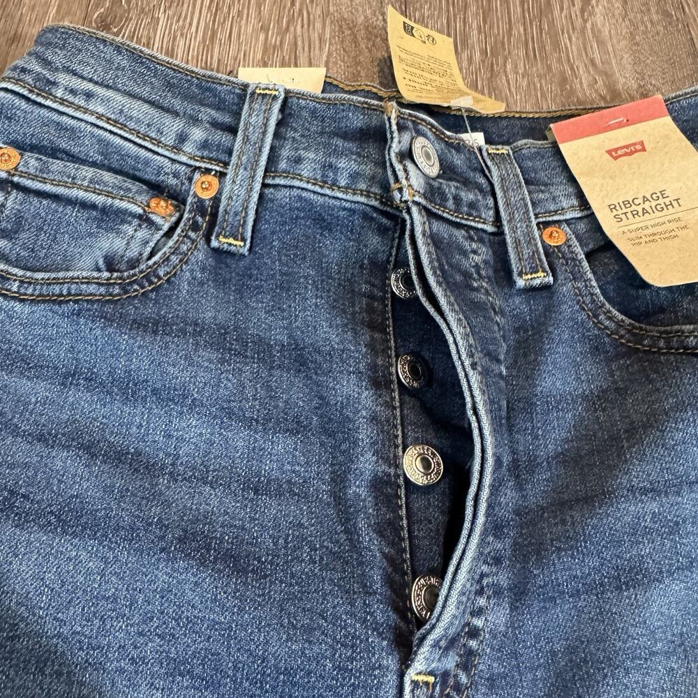 Levi's Straight Leg Jeans in Medium Blue Wash - Picture 4 of 14